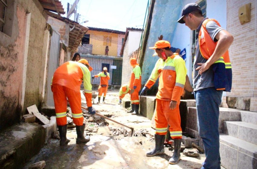 Manutenção na rede de drenagem segue em vários bairros de Maceió