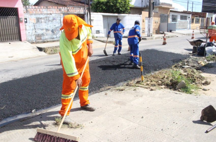 Rua Santa Luzia, no Tabuleiro do Martins, recebe serviços de tapa-buraco