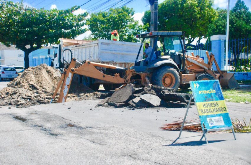 Infraestrutura realiza limpeza e desobstrução de bocas de lobo em bairros de Maceió