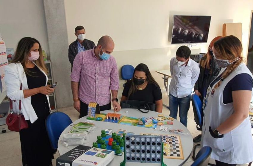 Educação: Prefeitura conhece programa de inovação adotado em Santana de Parnaíba