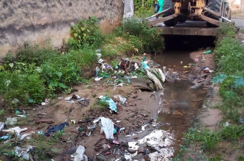 Limpeza de canal beneficia moradores do bairro de Bebedouro