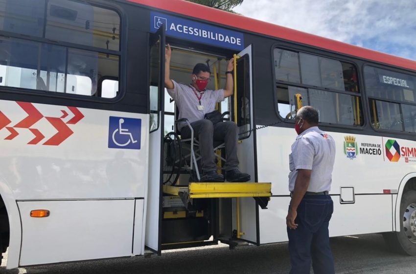 SMTT orienta motoristas de ônibus sobre segurança no trânsito e acessibilidade