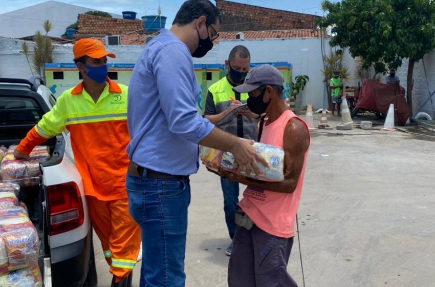 Projeto Carroceiro Legal: Prefeitura entrega 80 cestas básicas em Ecoponto da Pajuçara