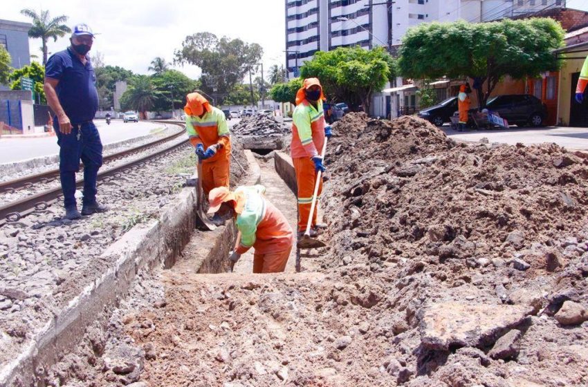 Infraestrutura inicia obras no sistema de drenagem na Avenida Walter Ananias