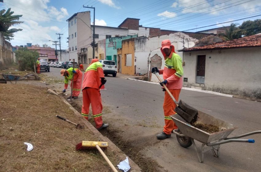 Prefeitura de Maceió realiza mutirão de limpeza nos bairros de Bebedouro e Pinheiro