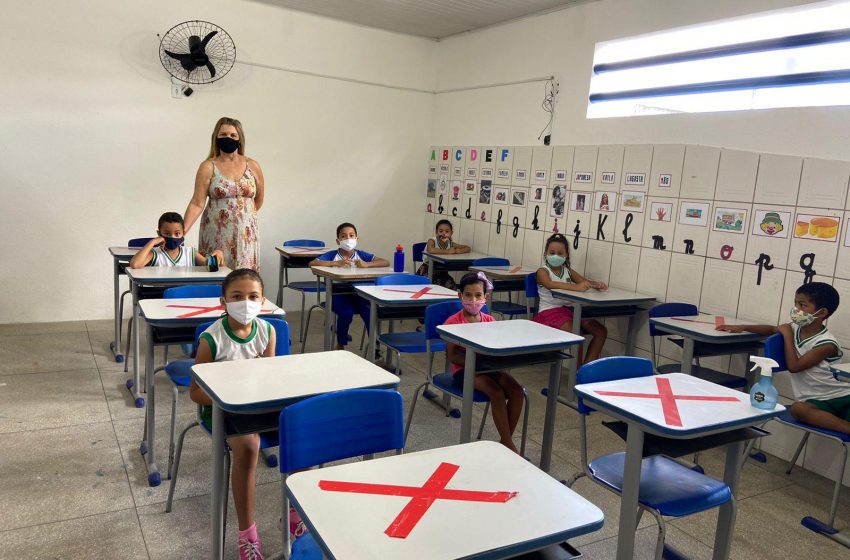 Estudantes fazem avaliação para medir aprendizado em Língua Portuguesa e Matemática
