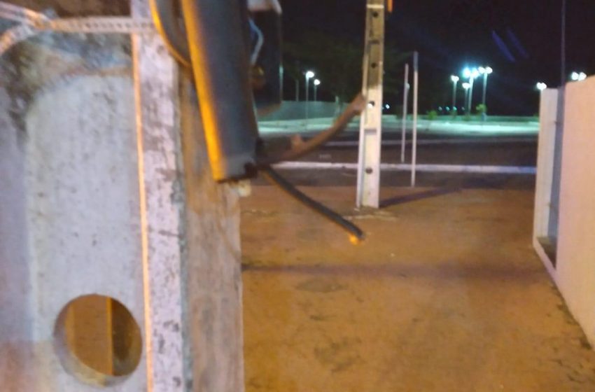 Iluminação identifica no bairro de Jaraguá 32 metros de cabos furtados