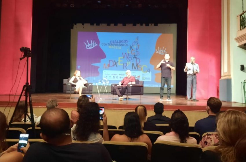 Servidores da Educação participam de palestras com escritores brasileiros