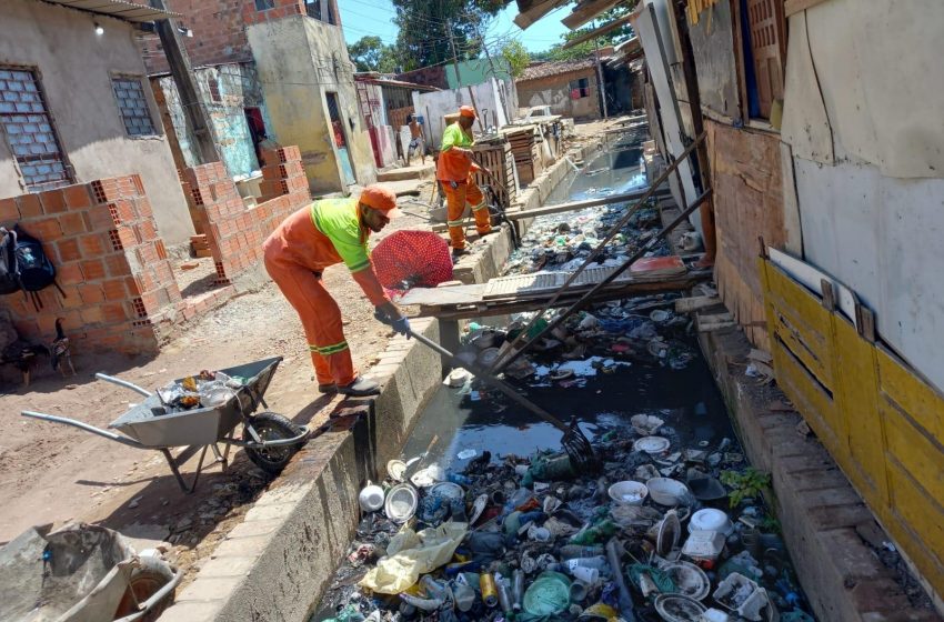 Desenvolvimento Sustentável inicia limpeza de canal na comunidade da Brejal, no bairro da Levada