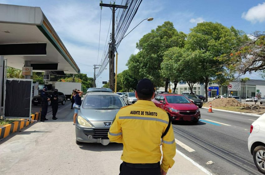 Ação da SMTT registra 24 irregularidades de trânsito no bairro Farol