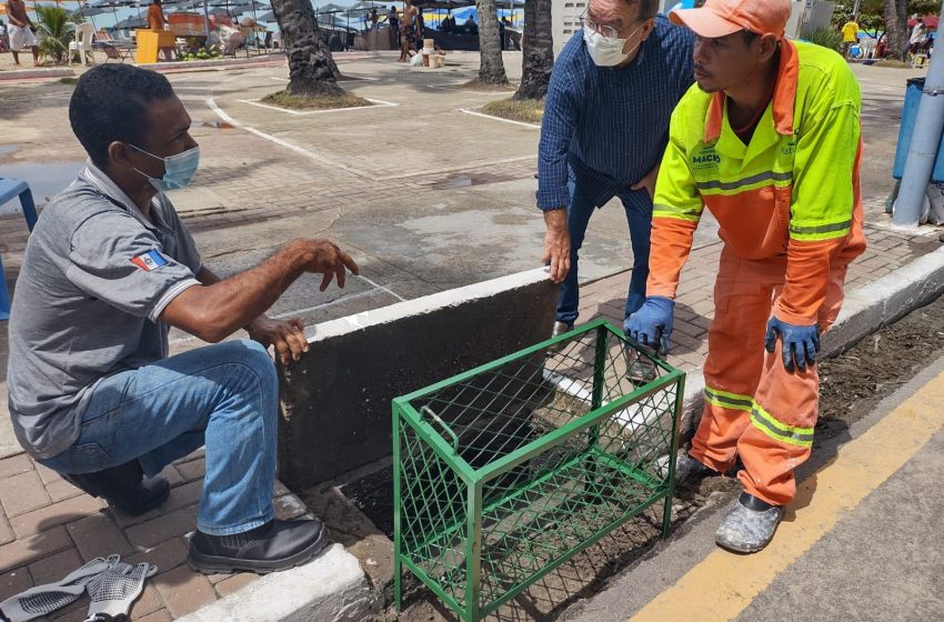 Prefeitura de Maceió inicia instalação de retentores em bueiros da orla