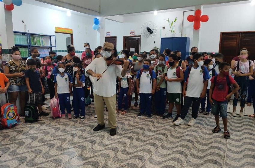 Educação realiza acolhimento musical na Escola Municipal Yeda Oliveira dos Santos