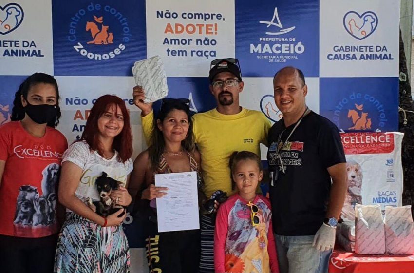 Feira de Adoção da Prefeitura de Maceió assegura lares para seis animais