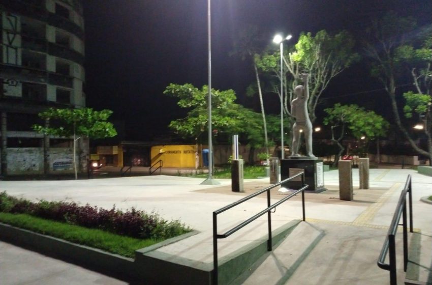 Prefeitura recupera iluminação da Praça dos Palmares no Centro