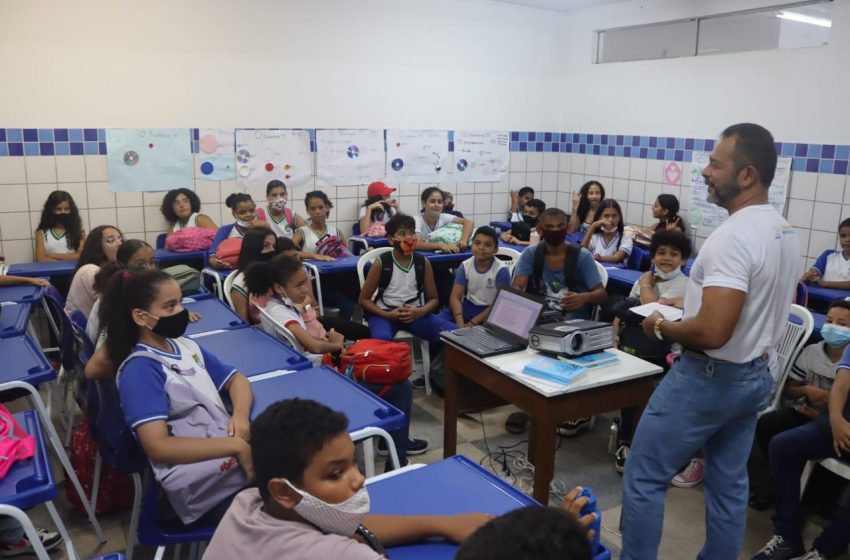 Estudantes da Escola Municipal Jaime Miranda participam de oficina da Olimpíada de Língua Portuguesa