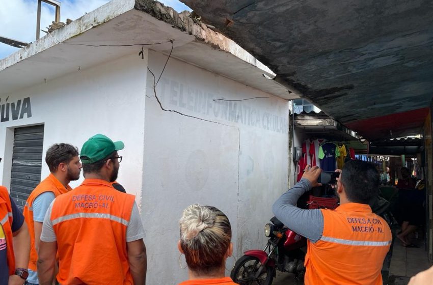 Imóveis são vistoriados pela Defesa Civil no Centro de Maceió