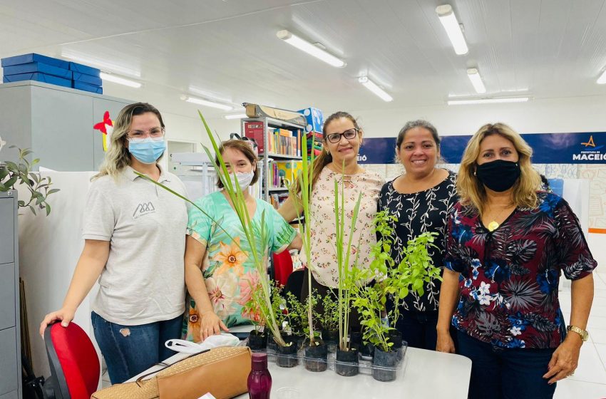Educação recebe mudas de plantas e insumos para ação ambiental nas escolas