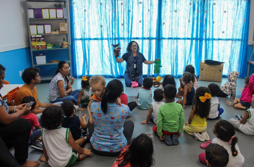 Crianças da creche Martha Célia de Vasconcelos participam de contação de histórias