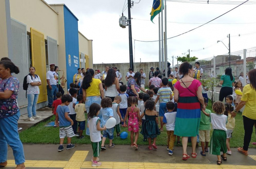 Crianças participam de atividades para comemorar os 200 anos de Independência do Brasil