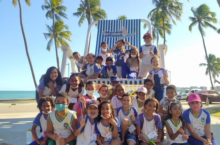 Estudantes da Escola Municipal Floriano Peixoto visitam pontos turísticos de Maceió