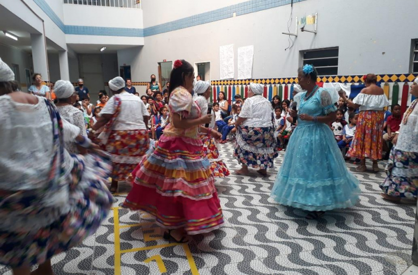 Escola Municipal Professora Zilka de Oliveira Graça promove mostra de folclore e cultura