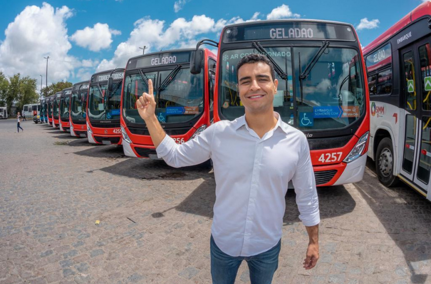 Prefeito JHC entrega 12 novos ônibus com ar-condicionado para as linhas do Benedito, Eustáquio e Clima Bom