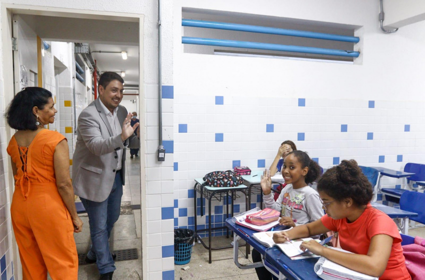Escola Municipal Kátia Assunção recebe visita do secretário de Educação de Maceió