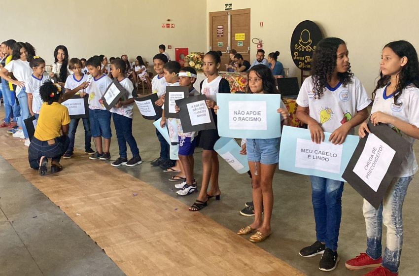 Unidade de Saúde  no São Jorge  discute racismo e saúde mental com alunos da rede pública