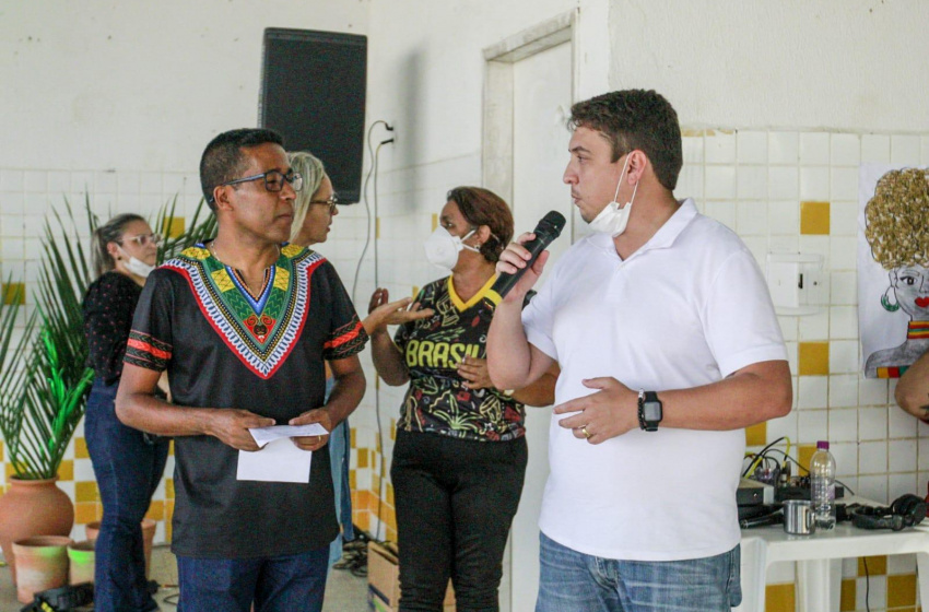 Secretário de Educação de Maceió visita seis escolas e participa de homenagem ao mês da Consciência Negra