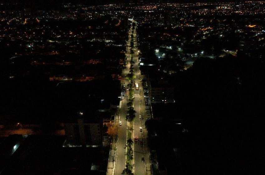 Iluminação em LED chega nas Avenidas Tomás Espíndola, no Farol, e Eraldo Lins, no Murilópolis 