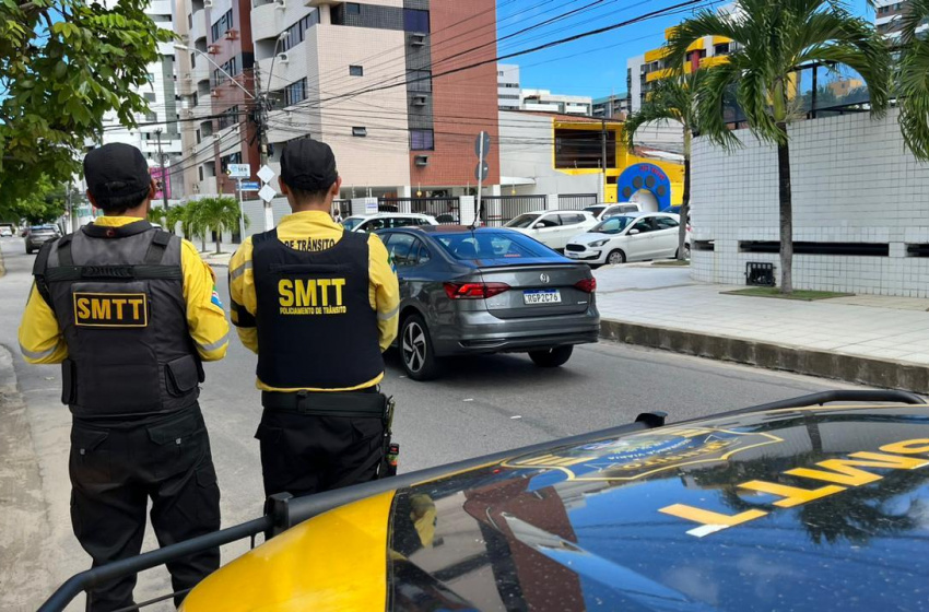 DMTT inicia fase educativa de proibição de estacionamento em via da Jatiúca
