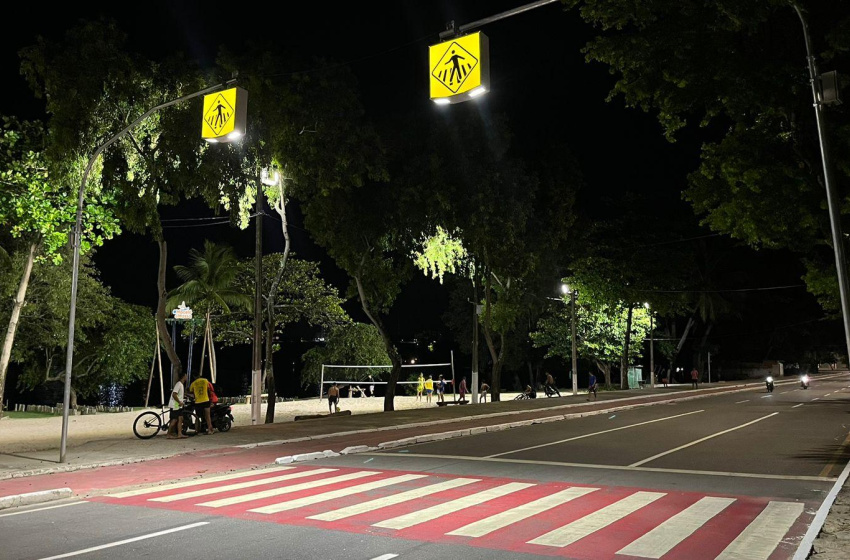DMTT inicia implantação de placas que acendem à noite e garante segurança para pedestres