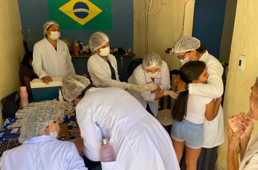 Em Maceió, Saúde leva vacinação para moradores do Reginaldo