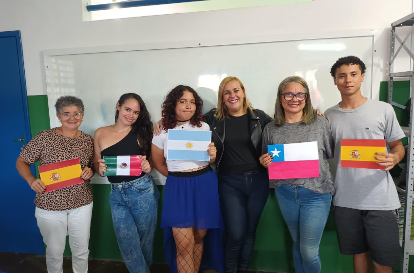 Tour dos Sabores: alunos da rede municipal participam de experiência gastronômica na aula de espanhol