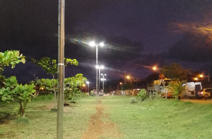 Prefeitura de Maceió atende demanda histórica e instala iluminação em praças do Riacho Doce
