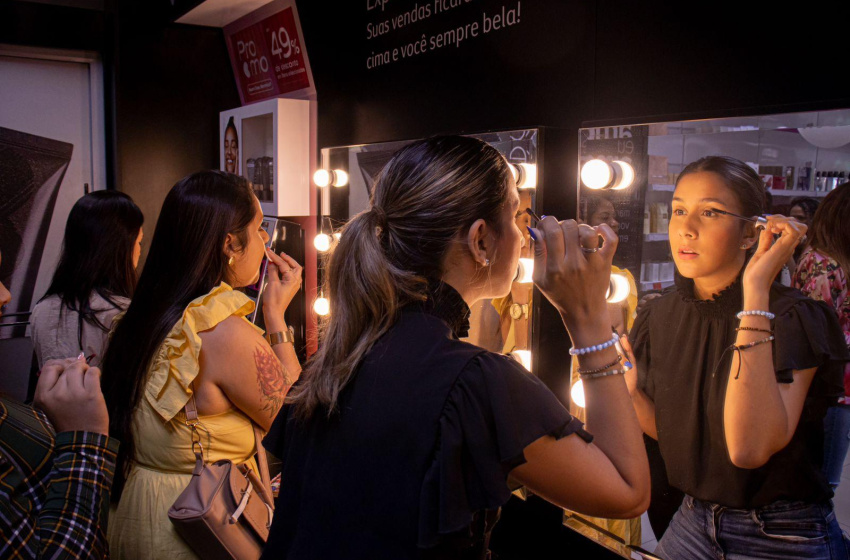 Prefeitura disponibiliza espaço de maquiagem e perfumaria durante os shows no polo Carlos Moura