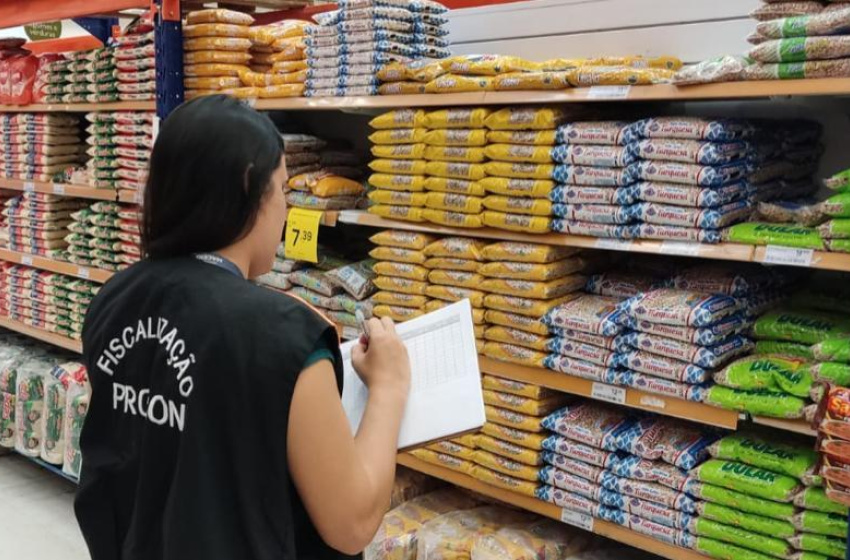 Procon divulga preços dos itens da cesta básica em Maceió; lista inclui 13 produtos