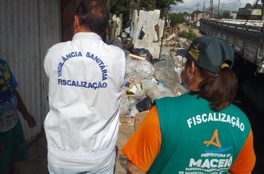 Ação conjunta  recolhe lixo em residência na Santa Lúcia