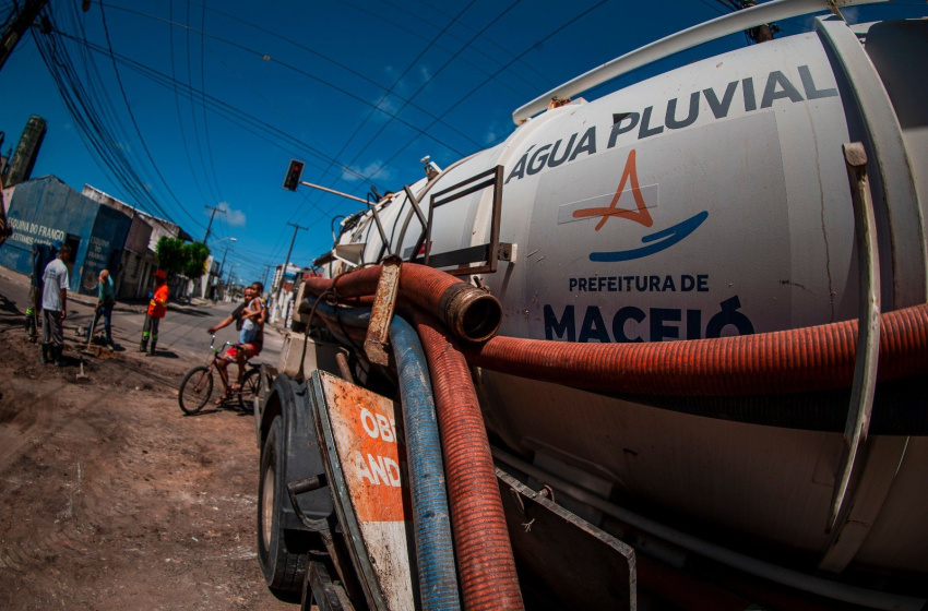 Em julho, Seminfra retirou 250 toneladas de entulhos da rede de drenagem de Maceió