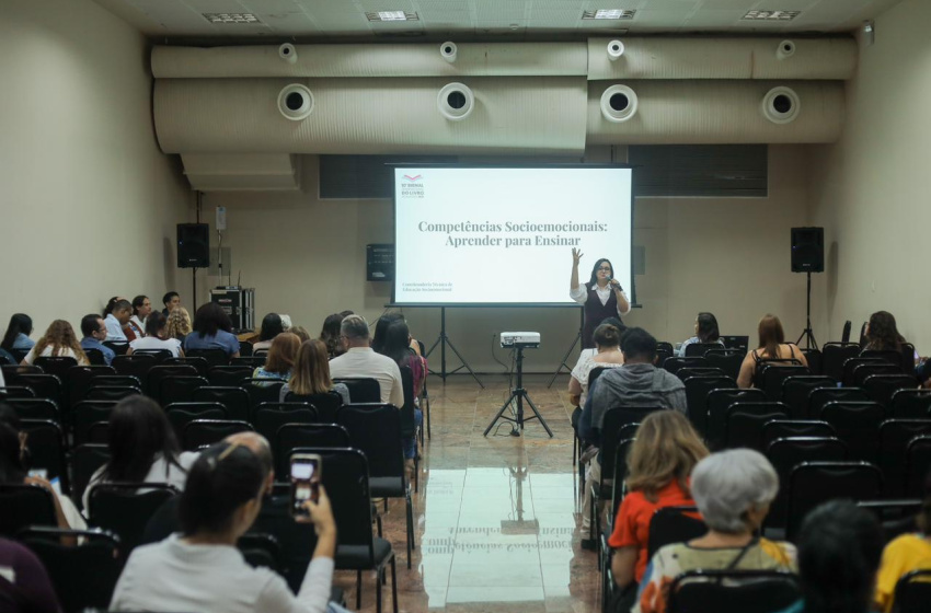 Educação promove palestra sobre competência socioemocional durante Bienal