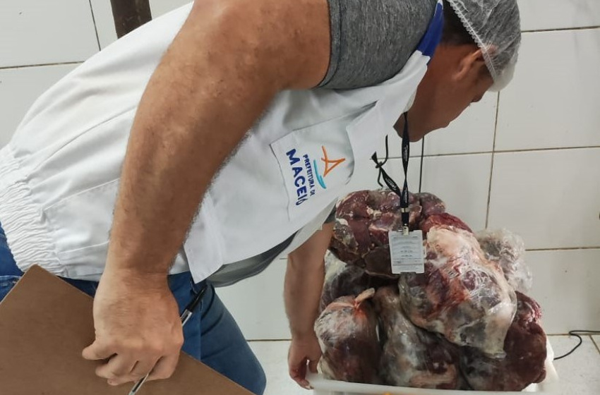 Vigilância Sanitária apreende 80 kg de carnes estragadas em frigorífico