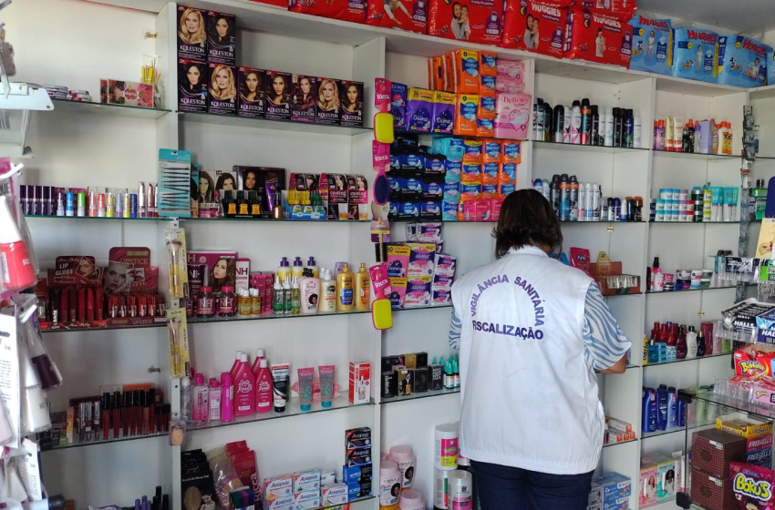 Vigilância Sanitária de Maceió interdita duas farmácias irregulares na parte alta da capital