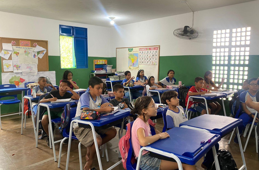 Alunos da rede municipal participam de debate sobre saúde mental em escola no Jacintinho