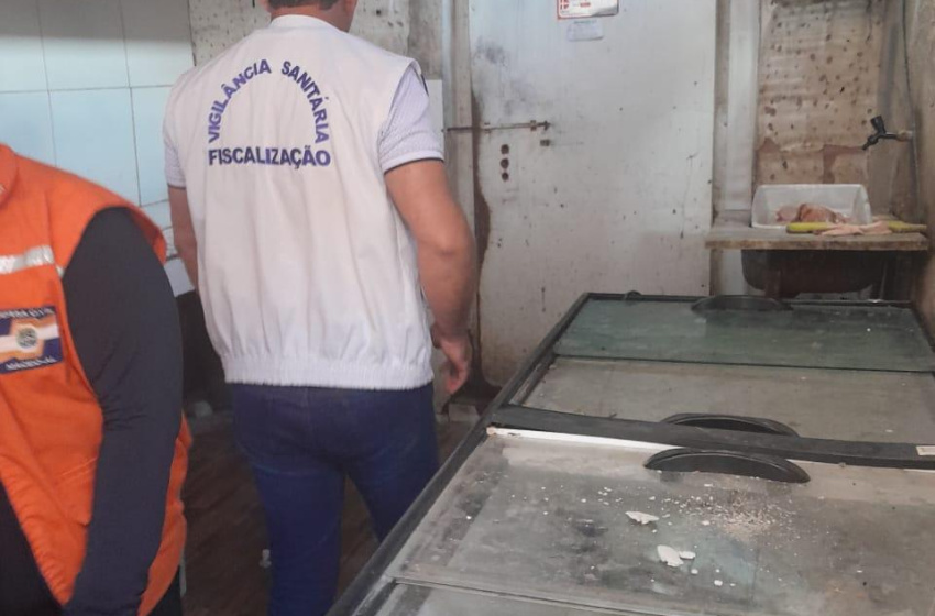 Vigilância Sanitária apreende 70 quilos de carne em frigorífico no Benedito Bentes