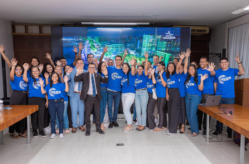 Prefeitura recebe integrantes do projeto Juventude Conectada com o Futuro