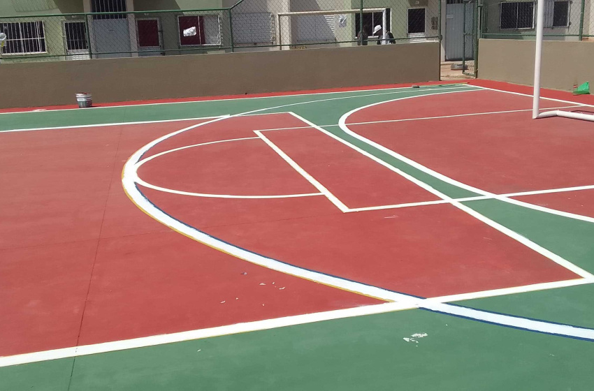 Prefeitura de Maceió entrega quadra de esporte revitalizada no Benedito Bentes
