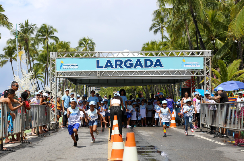 Maratoninha da Educação leva centenas de estudantes à Orla de Maceió