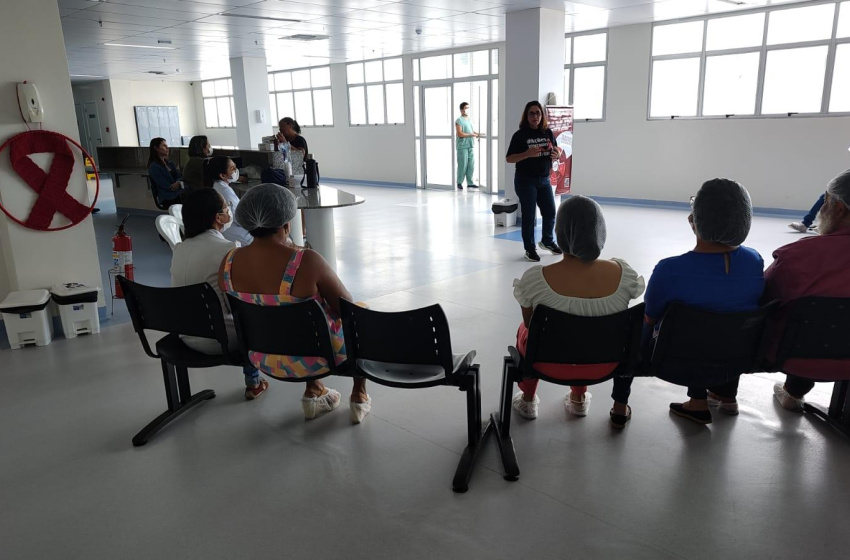 Saúde de Maceió realiza palestra sobre prevenção combinada em hospital