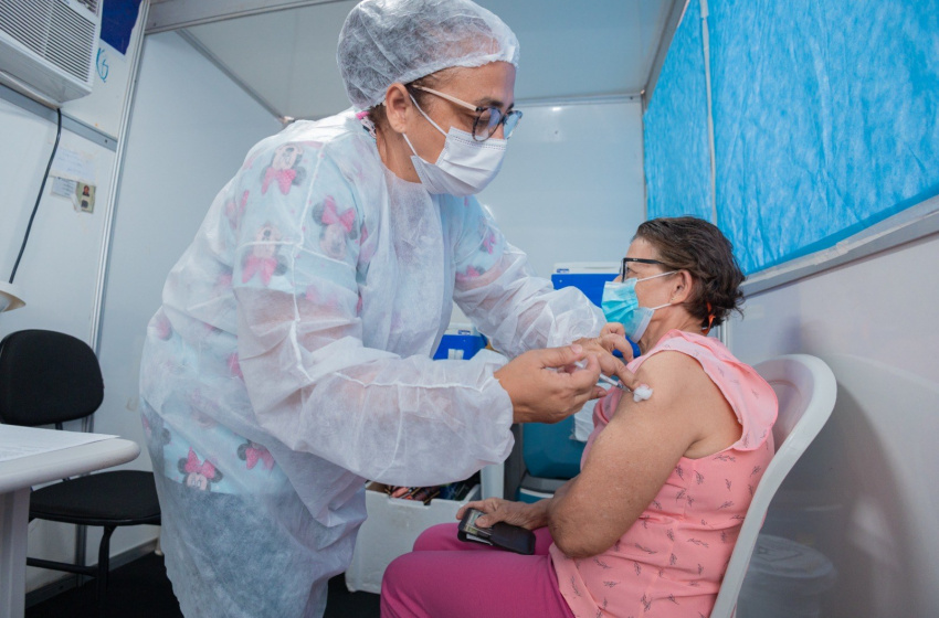 Saúde aplicou quase 2,5 milhões de doses de vacina contra a Covid-19 em Maceió