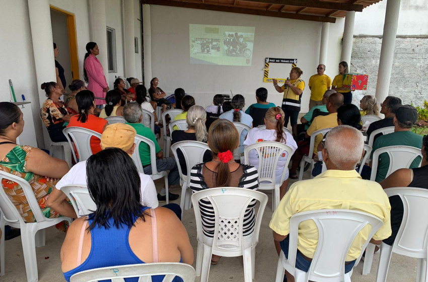 Departamento de Trânsito leva ações do Maio Amarelo ao público da Pestalozzi